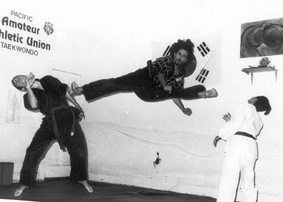 SF 1995 - Flying Split Scissors Kick
